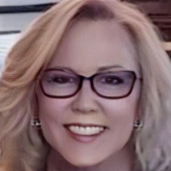 Meet your Posher, Liz - Picture 1 of 1